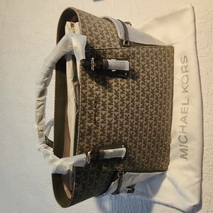 NWT Michael Kors Voyage EW Tote